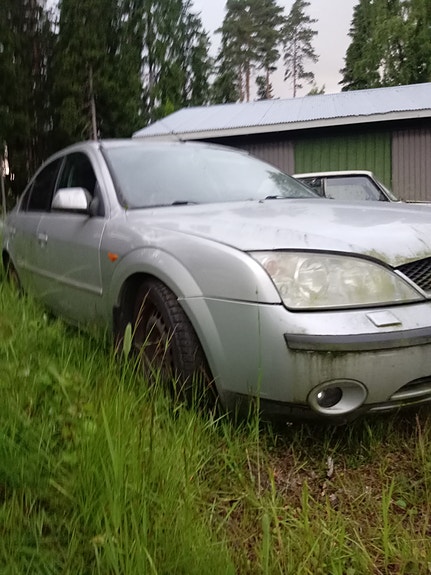 Ford Mondeo 1.8 - 02