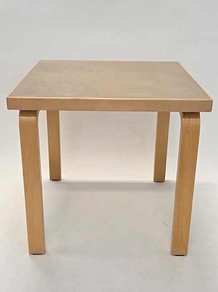 Artek pöytä