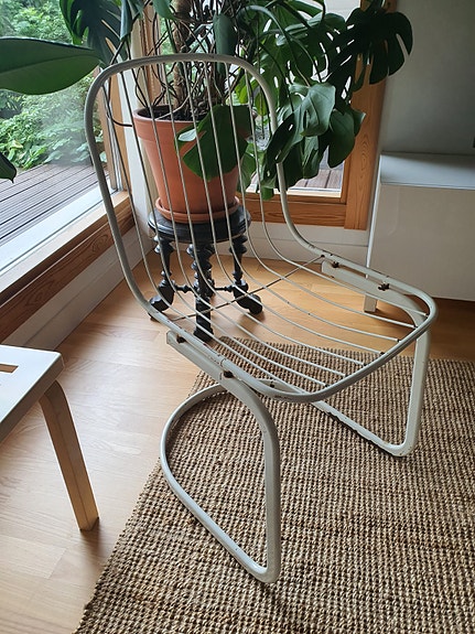 Metallinen tuoli