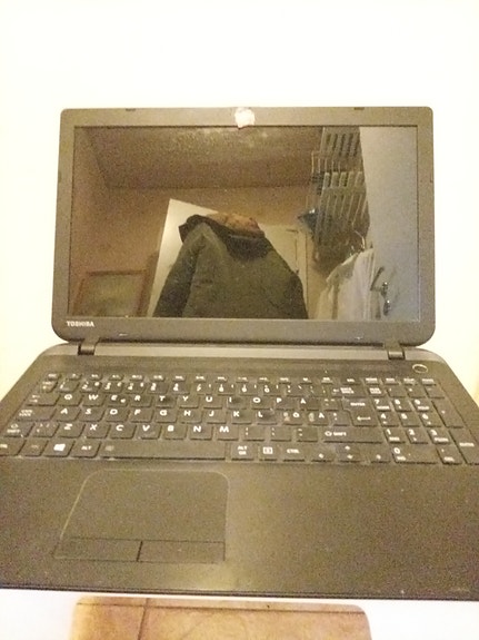 Toshiba kannettava tietokone 15" musta