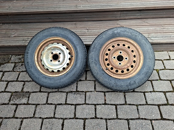 Peräkärryn renkaat.