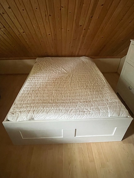 IKEA 140 sänky säilytyslaatikoilla