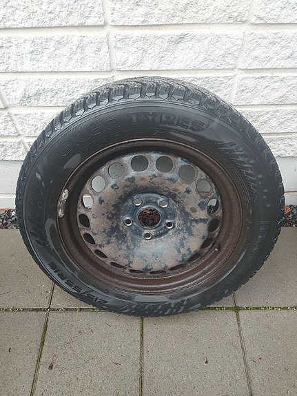 Hakkapeliitta 9 215/55R16 nastarenkaat