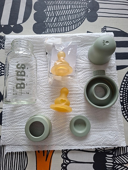 BIBS lasinen tuttipullo vihreillä osilla