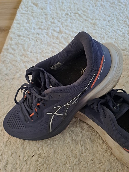 Naisten Asics juoksukengät koko 40 tummansiniset