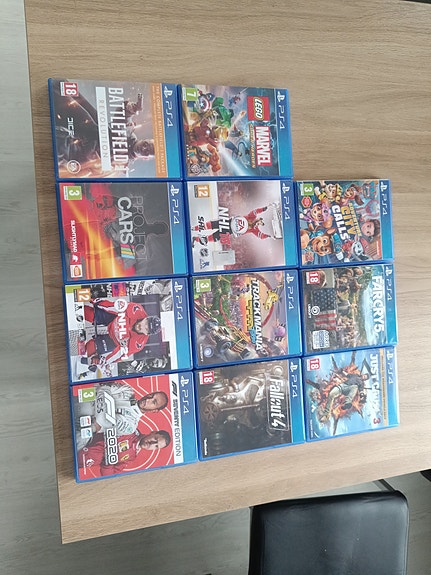 PS4 pelejä