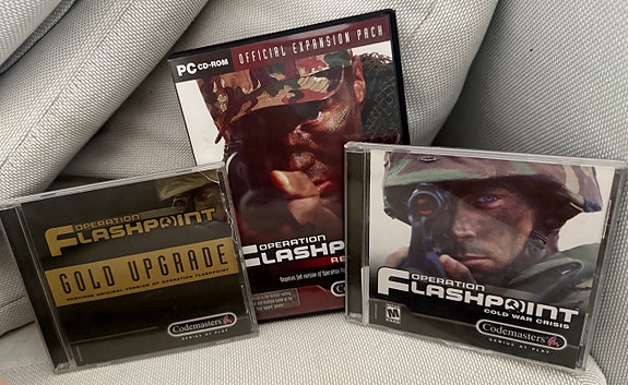 PC-peli Operation Flashpoint + päivityslevyt