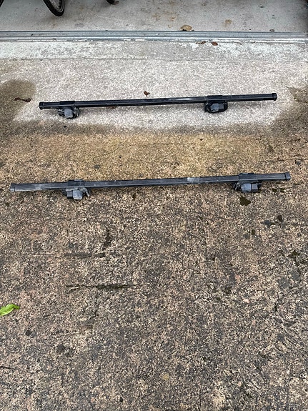 Thule kattotelineet autoon