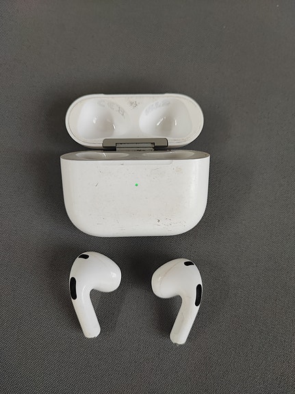 Apple AirPods 3rd Gen (2021) ja kotelo