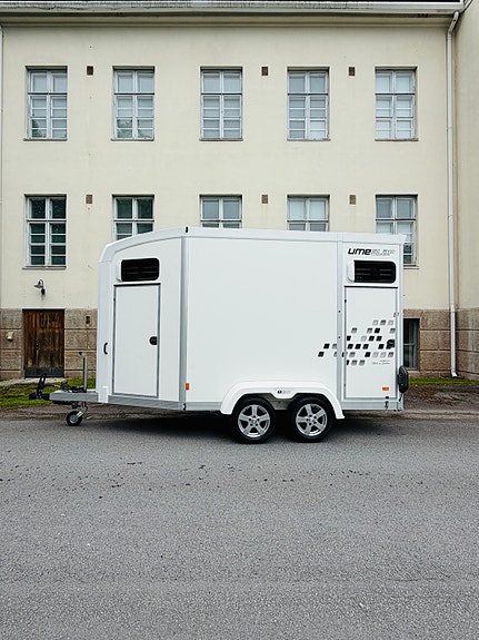 Hevostraileri Umesläp B50 (2019) - ALV-vähennyskelpoinen