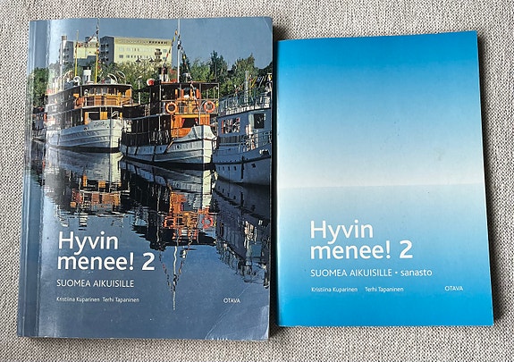 Hyvin menee! 2 suomen kielen oppikirja ja sanasto aikuisille
