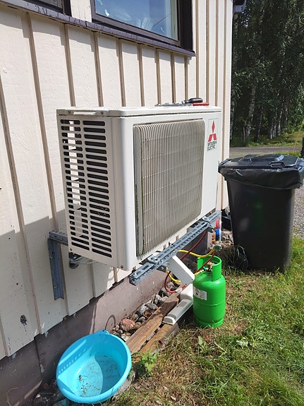 Mitsubishi Electric ilmalämpöpumppu sisä- ja ulkoyksikkö