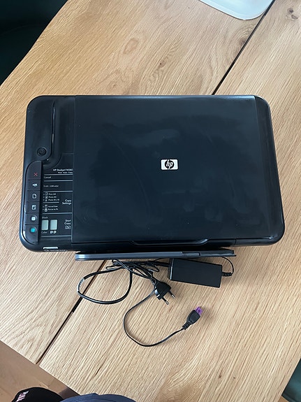HP Deskjet F4580 musta monitoimitulostin skannerilla