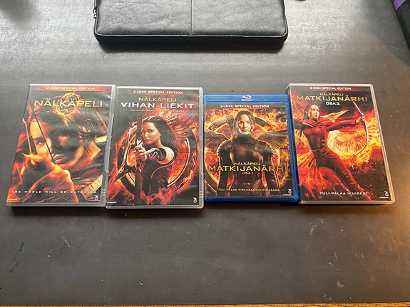 Nälkäpeli elokuvasarja 3 kpl DVD ja 1 kpl Blu-ray