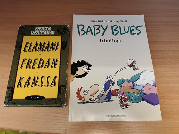 Aikuisten kirja plus sarjakuva.