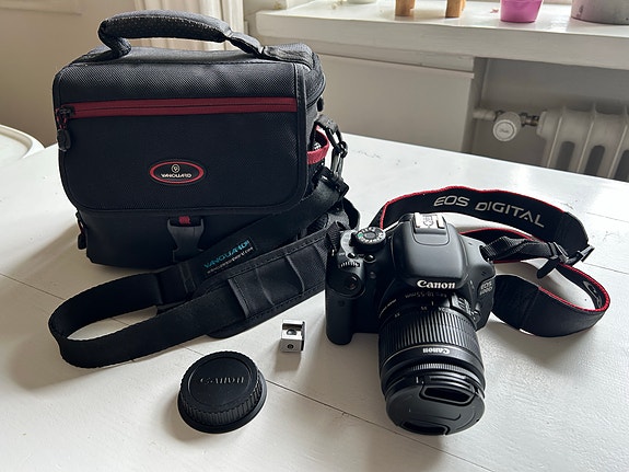 Canon EOS 600D + 18-55mm lens + extra accessories