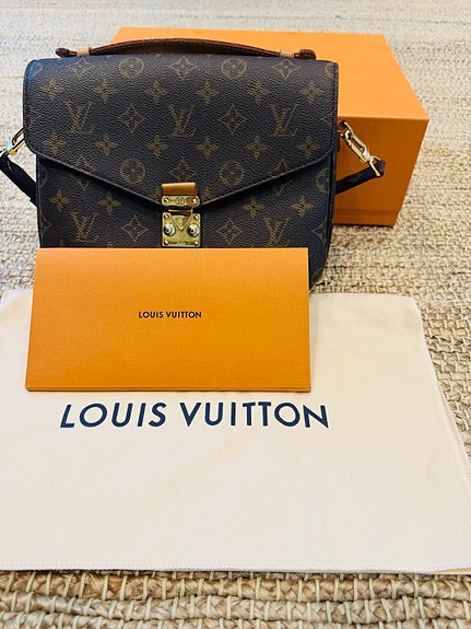 Louis Vuitton Pochette Métis Monogram Canvas