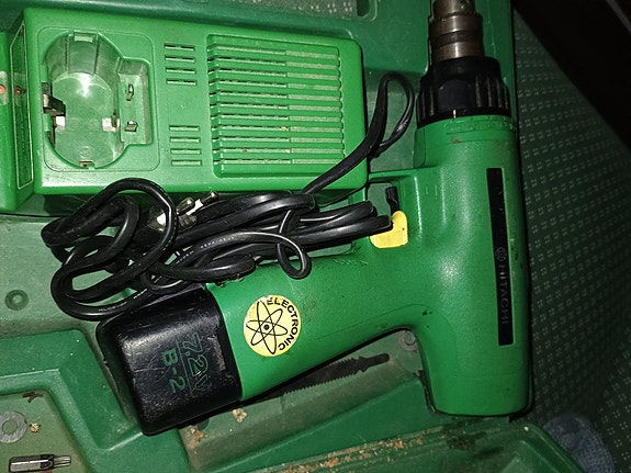 Hitachi akkuporakone.