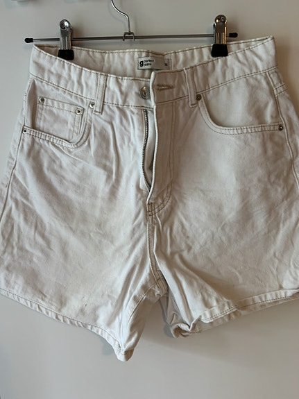 Naisten shortsit koko 36-38