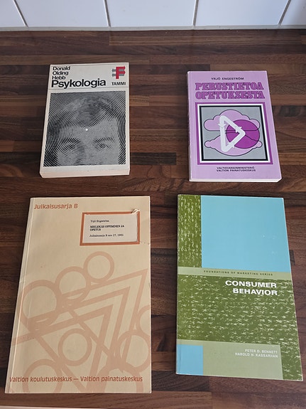 Psykologia ja kasvatus -oppikirjat, 5 kpl