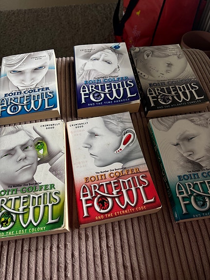 Eoin Colfer Artemis Fowl -kirjasarja, 6 pokkaria englanniksi