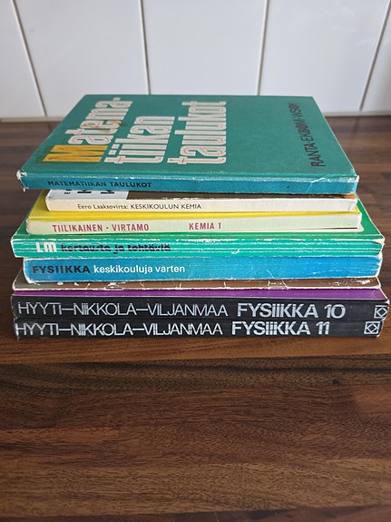 Fysiikan oppikirjoja yläkouluun ja lukioon 1970-luvulta