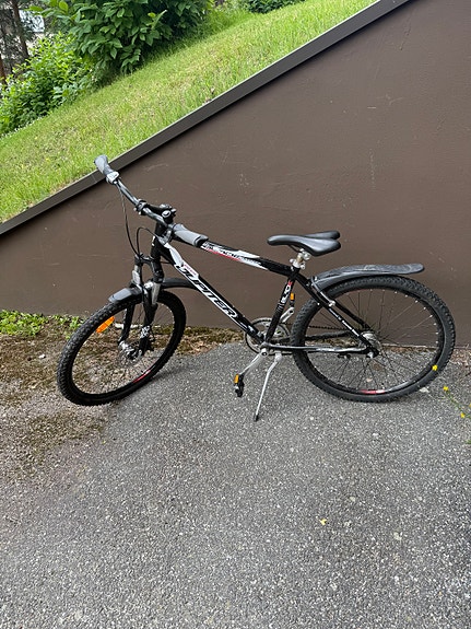 Jupiter Blade maastopyörä 26" musta