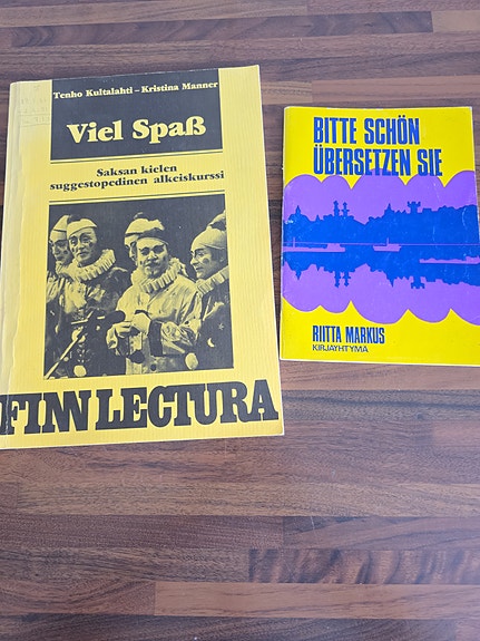 Saksan kielen oppikirjat Viel Spaß ja Bitte schön übersetzen Sie