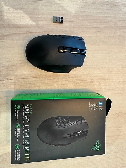 Razer Naga V2 Hyperspeed langaton pelihiiri