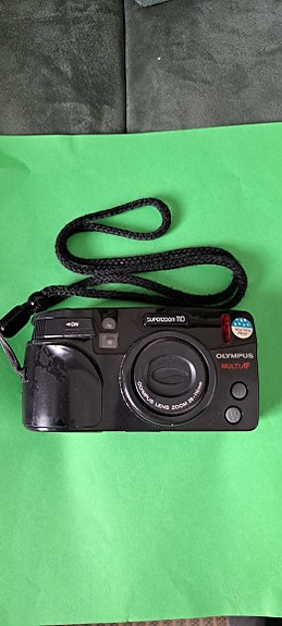 Olympus Superzoom 70 filmikamera musta
