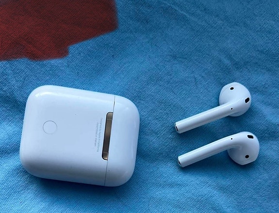 Apple langattomat nappikuulokkeet kotelolla