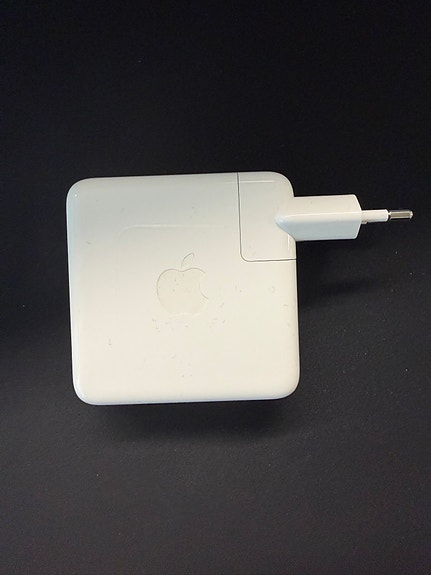 Apple laturi 67W