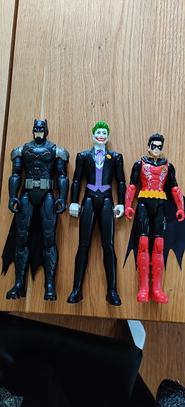Myydään Batman, Robin ja Jokeri -figuurit
