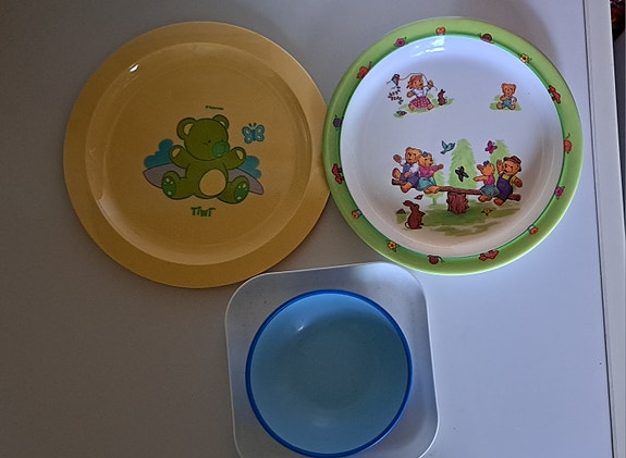 Lasten lautaset ja kulho