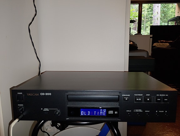 Tascam CD-200 mp3 soitin