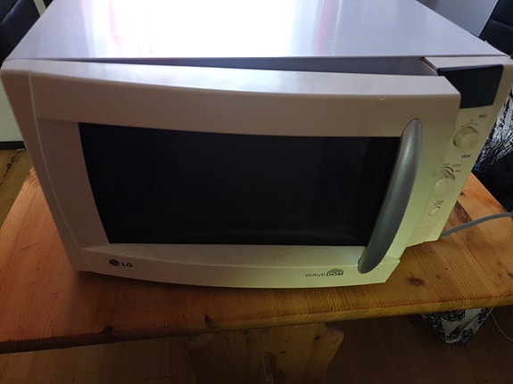 LG Wavedom mikroaaltouuni valkoinen 1250w Erittäin tehokas