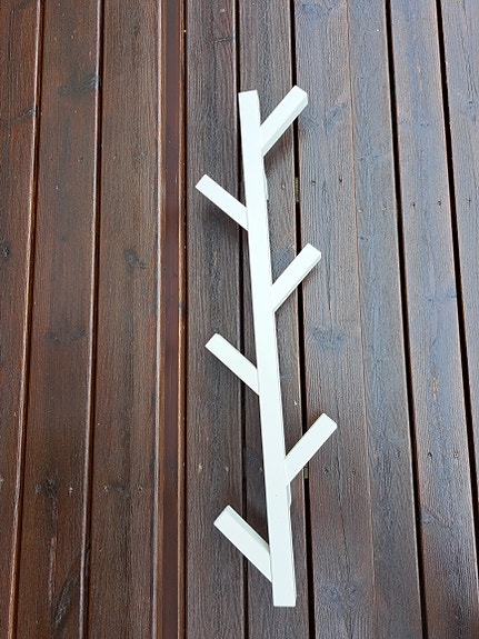Myydään Ikean Tjusig naulakko