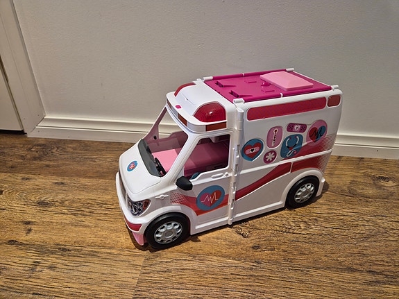 Barbie ambulanssi/Barbie mobiilikliniikka