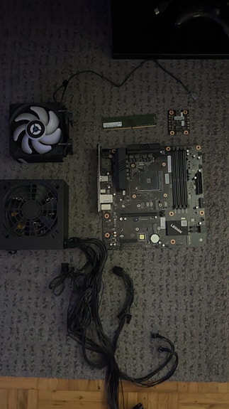 Tietokoneen osia AM4/DDR4