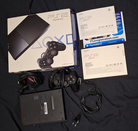 Sony PlayStation 2 Slim pelikonsoli