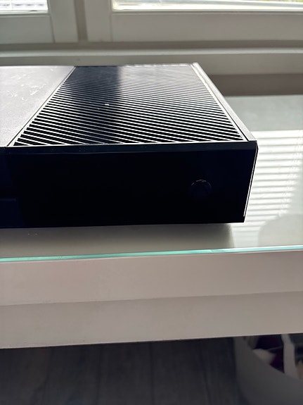 Microsoft Xbox One pelikonsoli musta