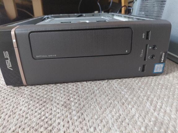 Asus i3 + Viewsonic- näyttö + Brother- tulostin + näppis + hiiri
