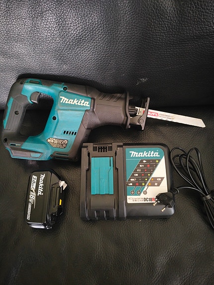 :
Makita DJR188 18V LXT -akkupuukkosaha