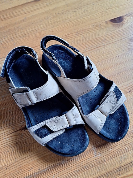ECCO sandaalit koko 38 beige mustalla pohjalla