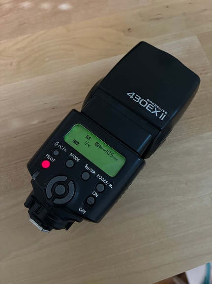 Canon Speedlite 430EX II kameran salama