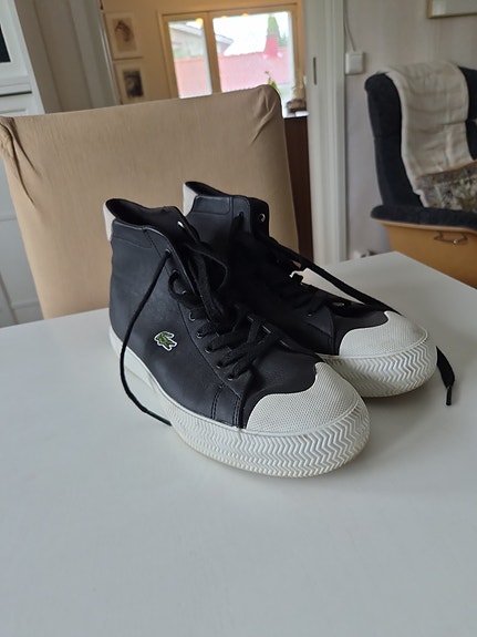 Lacoste tennarit