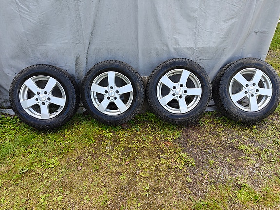 VW DEZENT/PIRELLI 15"