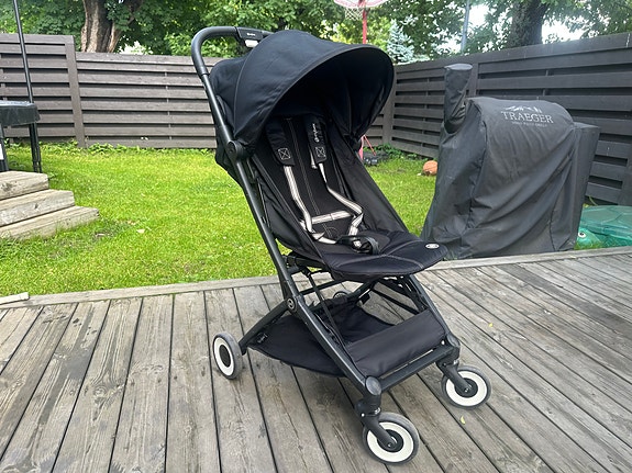 Mustat Cybex Orfeo -matkarattaat