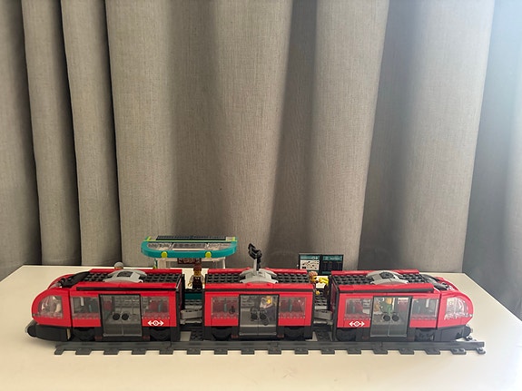 LEGO City punainen juna ja asema