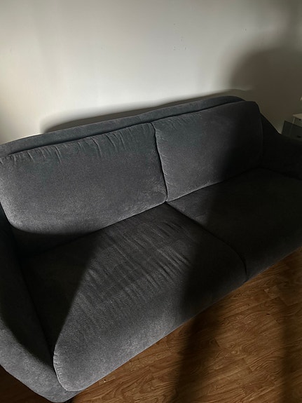 2-istuttava harmaa sohva – Hyväkuntoinen